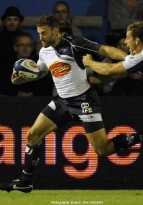 Agen's American winger Kevin Swiryn in action