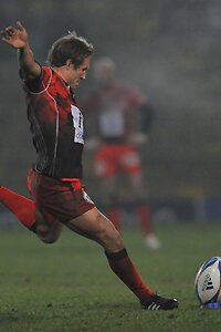 Toulon and ngland fly-half Jonny Wilkinson in action against Saracens