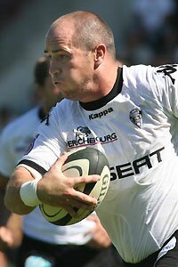 Brive scrum-half Shaun Perry