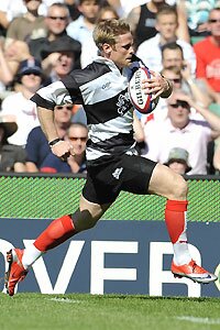 Iain Balshaw scoring for the Barbarians against England