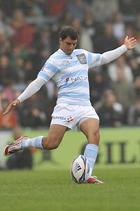 Racing-Metro fly half Jonathan Wisniewski in action