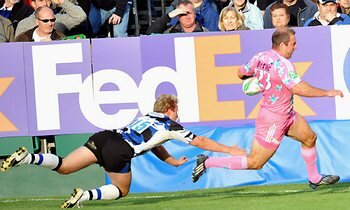 Ollie Phillips scoring for Stade Francais against Bath