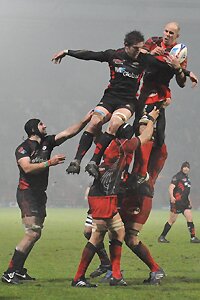 Kris Chesney in action for Toulon against Saracens